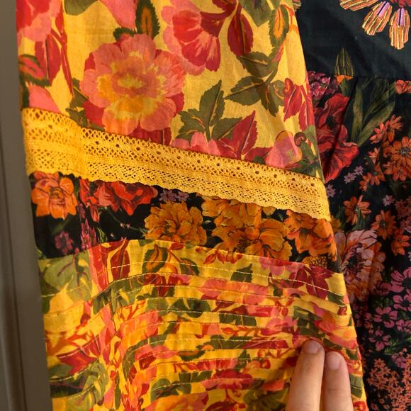 FARM Rio Women's Size XL Yellow Black Floral Vibrant Flowers Garden Blouse - Picture 9 of 14
